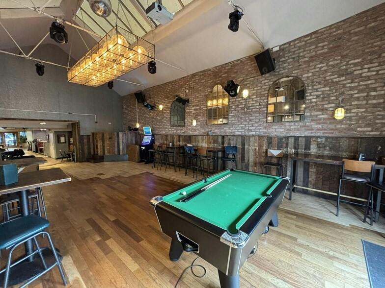 59-60 Wind St, Swansea for lease - Building Photo - Image 2 of 6