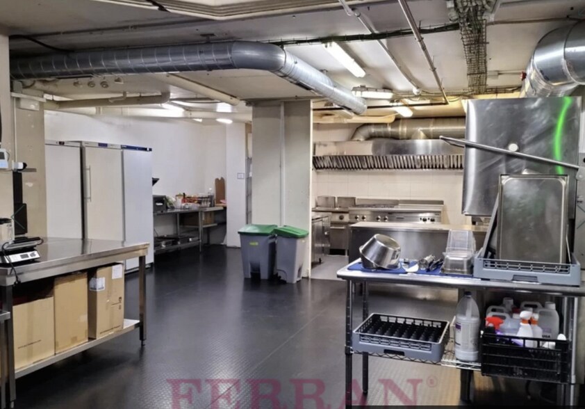 Carrer de Roger de Flor, Barcelona, Barcelona for sale - Building Photo - Image 1 of 1