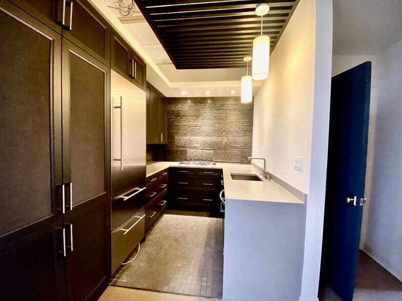 2211-2255 Cole St, Birmingham, MI for lease - Building Photo - Image 3 of 9