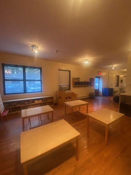 26 7th Ave, Brooklyn, NY for lease - Interior Photo - Image 2 of 9