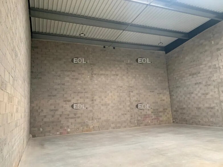 Flex in Brignoles for lease - Building Photo - Image 3 of 5