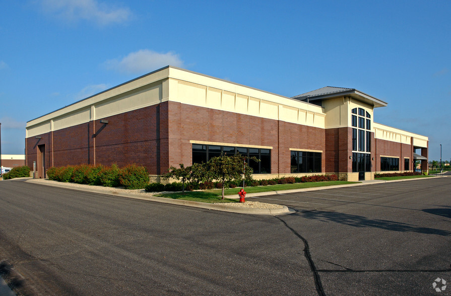 5910 Rice Creek Pky, Shoreview, MN for lease - Building Photo - Image 1 of 3