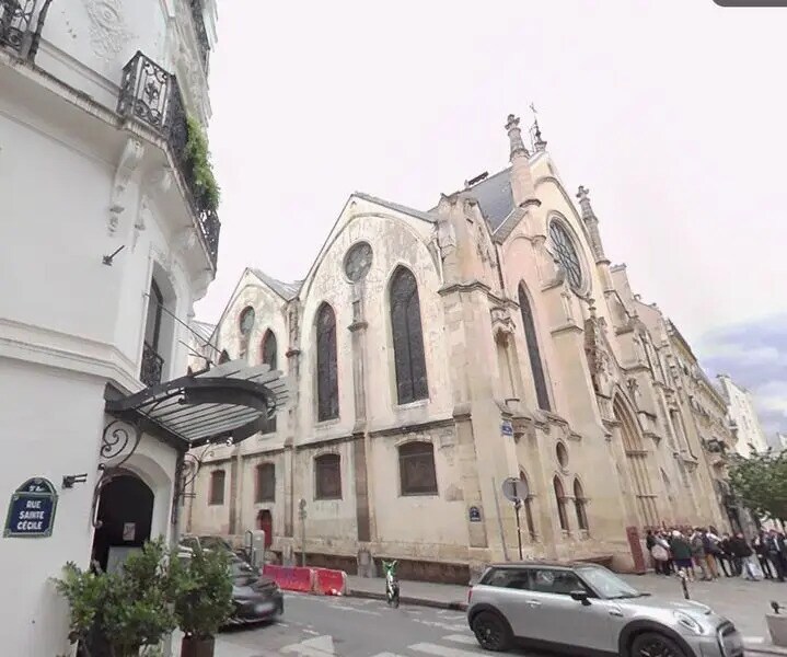 Office in Paris for lease Building Photo- Image 1 of 10