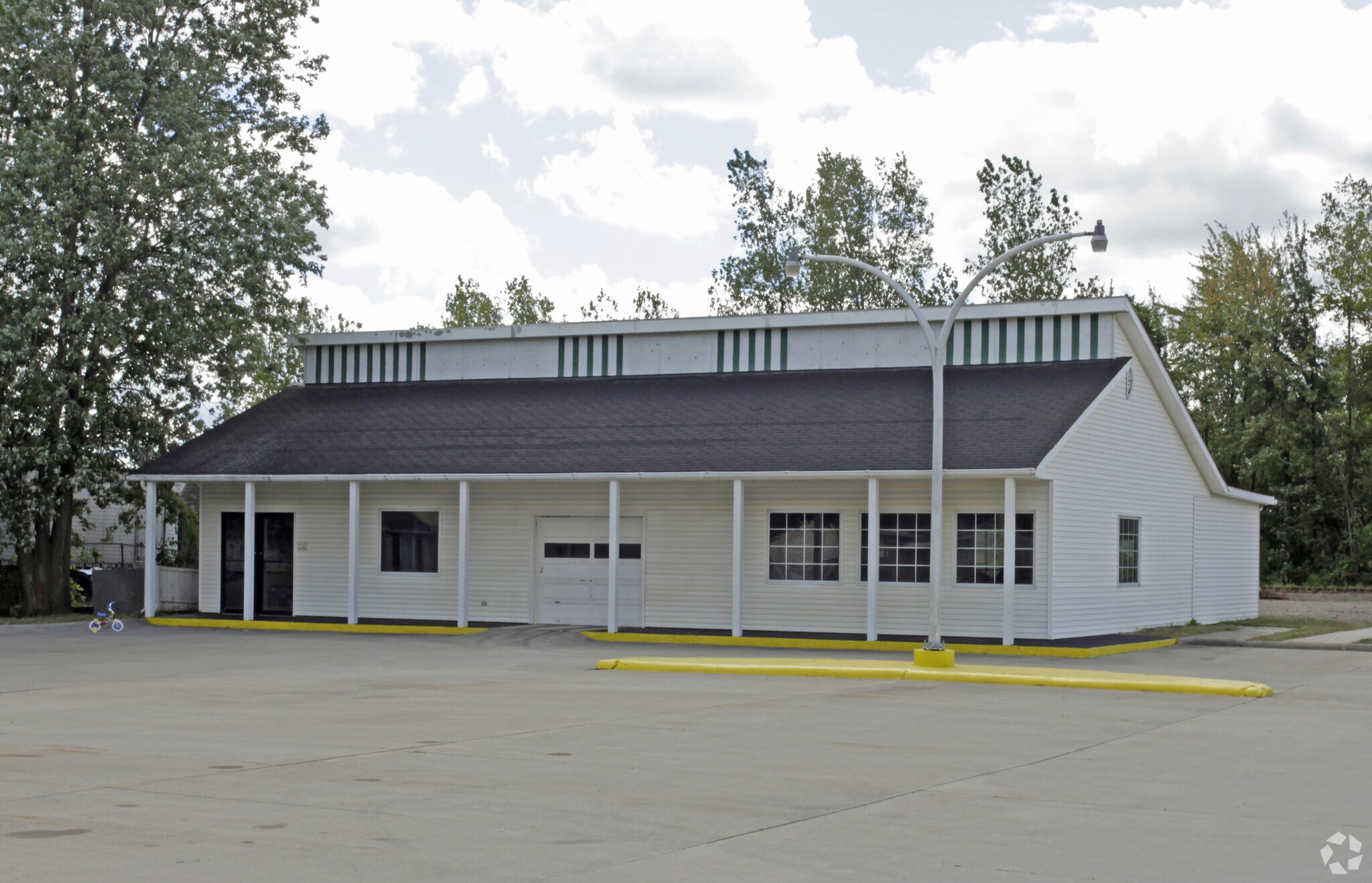 36124 Division Rd, Richmond, MI for sale Primary Photo- Image 1 of 1