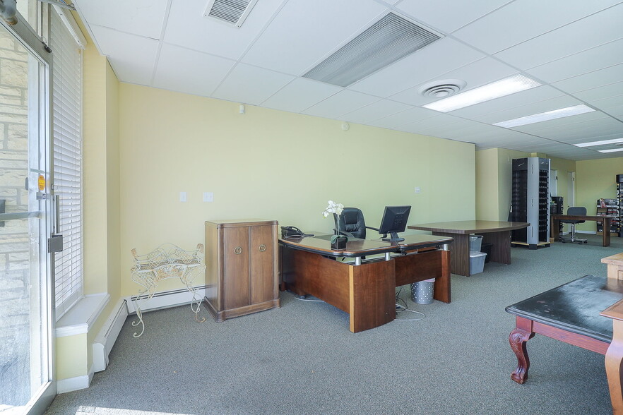 152 Burlington Ave, Clarendon Hills, IL for sale - Building Photo - Image 3 of 22