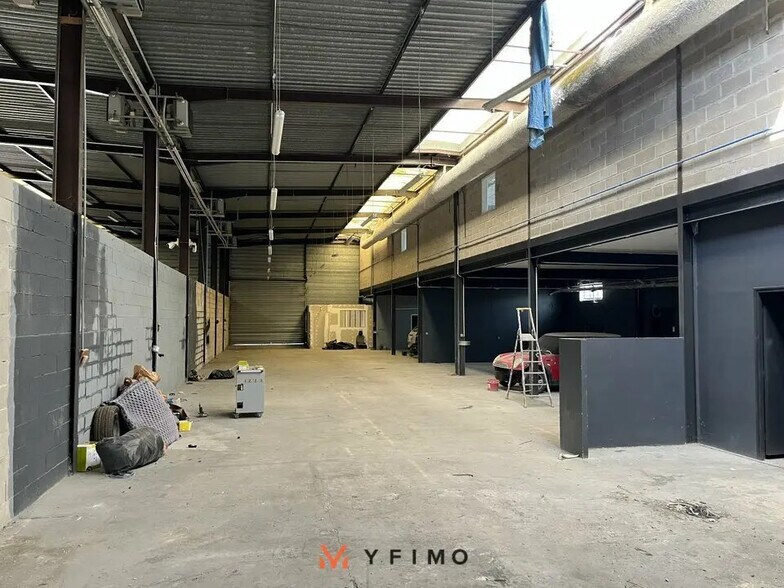 Flex in Porcheville for lease - Interior Photo - Image 3 of 4