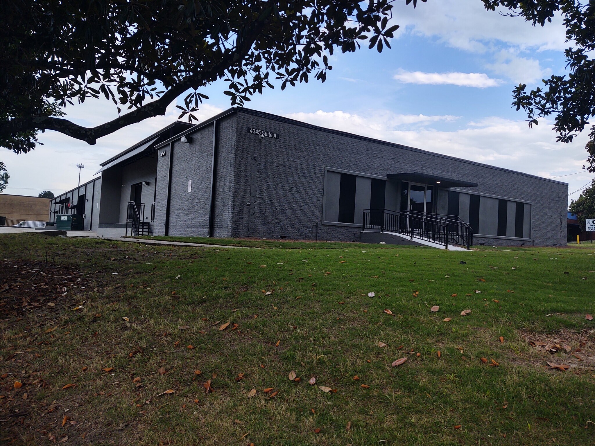 4345 Commerce Dr SW, Atlanta, GA for lease Building Photo- Image 1 of 5