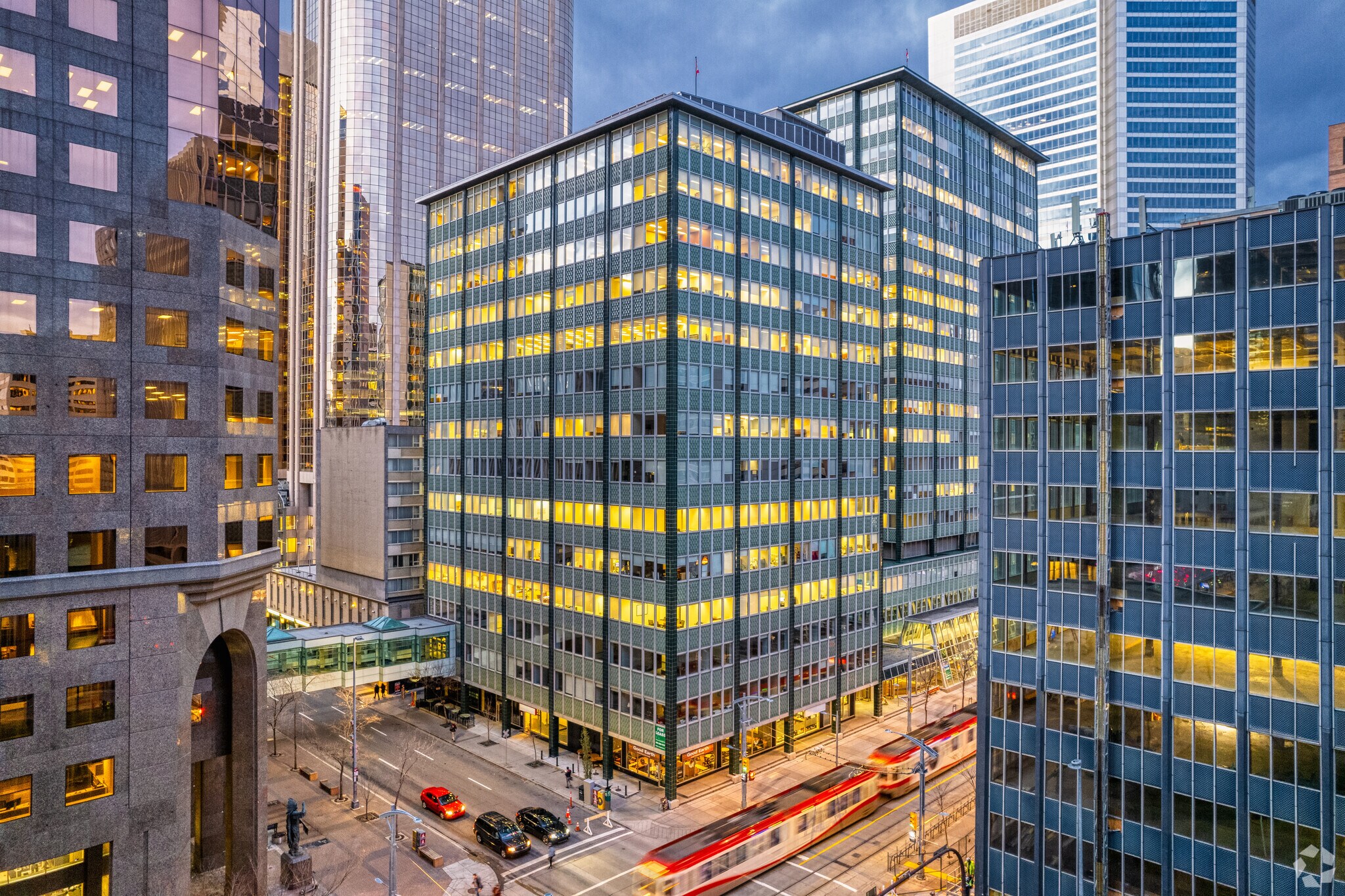 707 7th Ave SW, Calgary, AB for lease Building Photo- Image 1 of 12