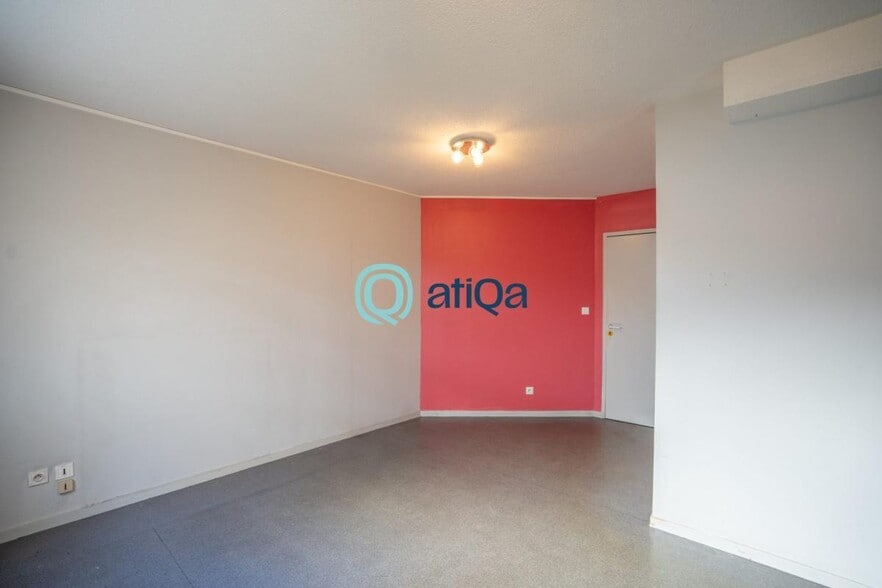 Office/Medical in Mâcon for lease - Interior Photo - Image 2 of 5