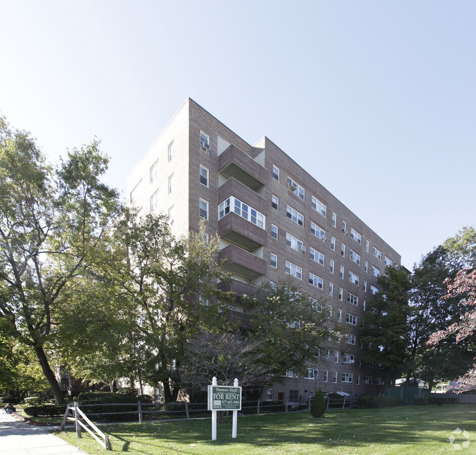 16605 Highland Ave, Jamaica, NY 11432