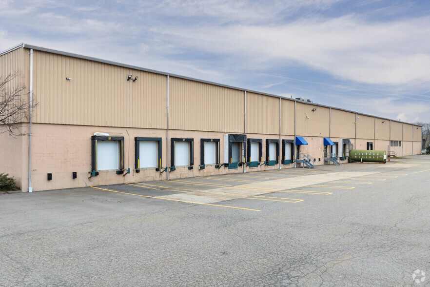 77-79 Metro Way, Secaucus, NJ for lease - Building Photo - Image 1 of 4