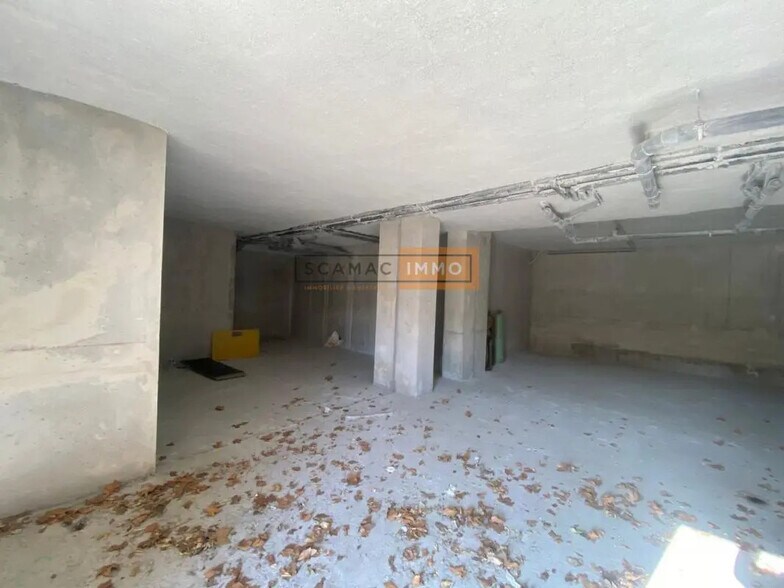 Retail in Toulon for lease - Interior Photo - Image 2 of 5