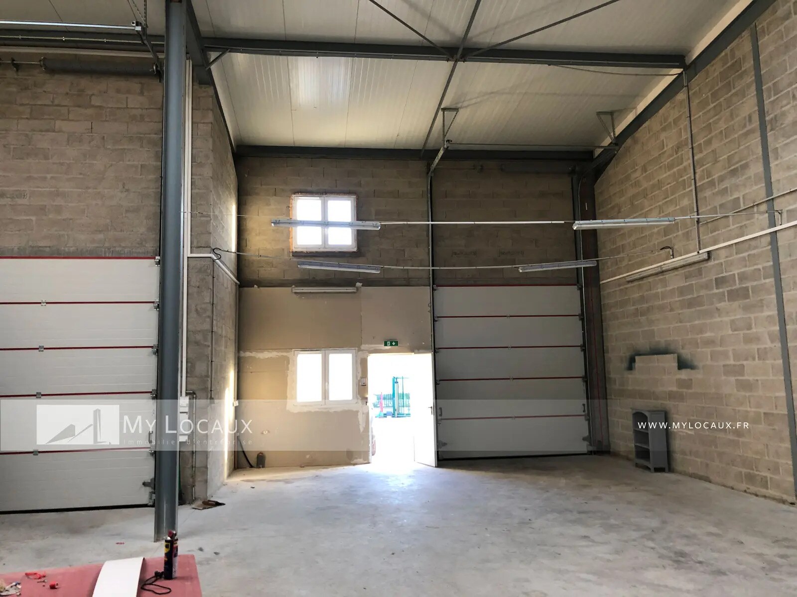 Industrial in Stains for lease Interior Photo- Image 1 of 6