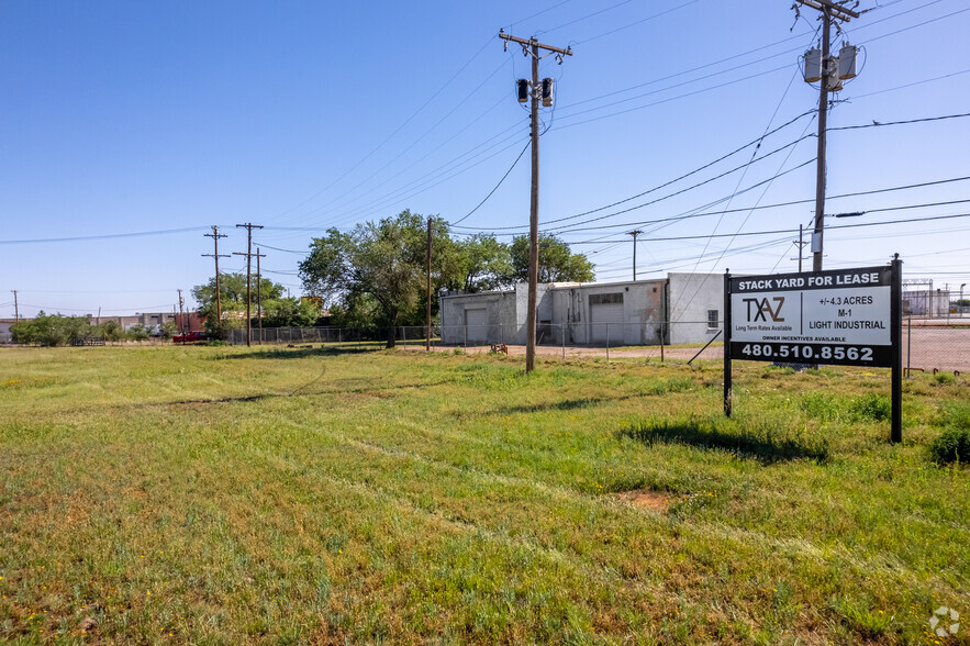 220 30th St, Lubbock, TX for lease - Building Photo - Image 2 of 11