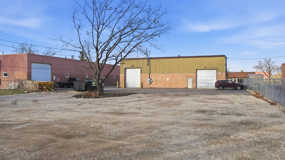731 Morse Ave, Schaumburg, IL for lease - Building Photo - Image 2 of 4