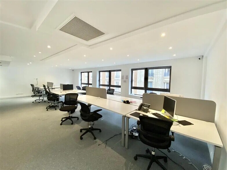 Office in Neuilly-sur-Seine for lease - Building Photo - Image 2 of 7