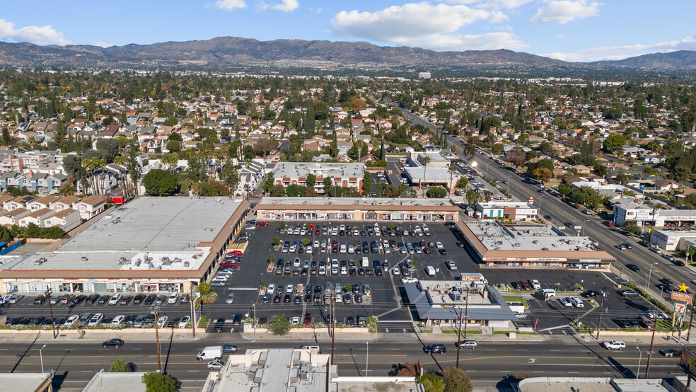 20127 Saticoy St, Winnetka, CA for lease - Building Photo - Image 3 of 5