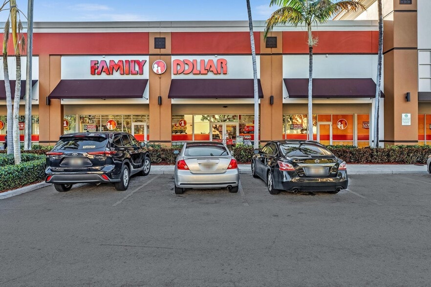 6001-6095 N University Dr, Tamarac, FL for lease - Building Photo - Image 2 of 12