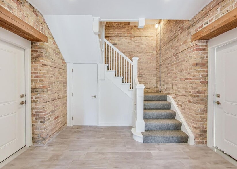 4116 W West End Ave, Chicago, IL for sale - Interior Photo - Image 2 of 6