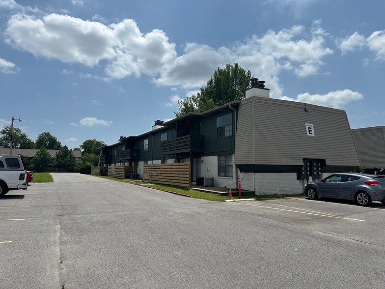 1701 S West End St, Springdale, AR for sale - Building Photo - Image 2 of 8