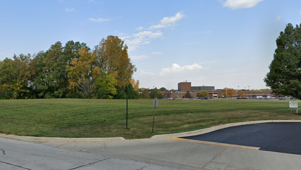 2850 Foxfield Rd, St Charles, IL for sale Primary Photo- Image 1 of 2