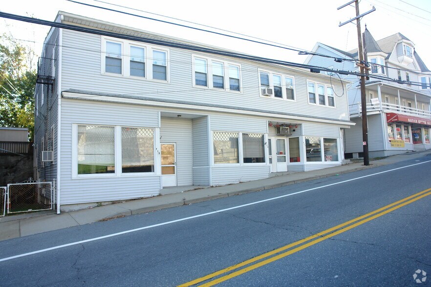 701-715 Providence St, West Warwick, RI for sale - Primary Photo - Image 1 of 1