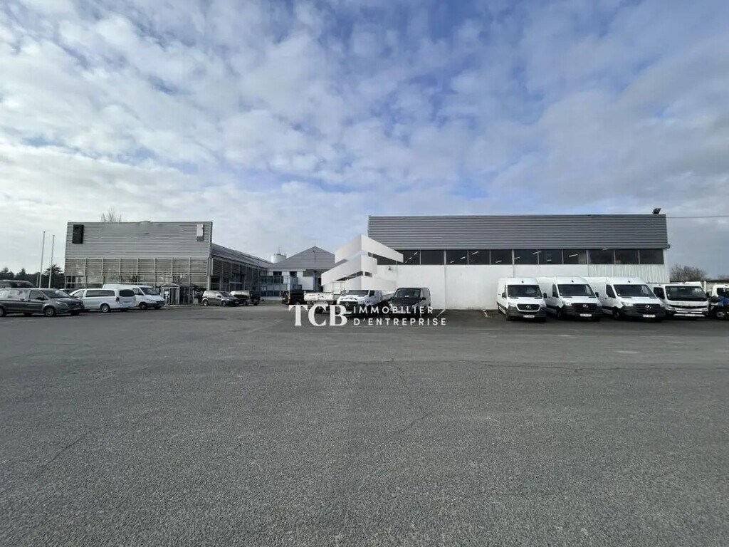 Location Local d'activités 6 820 m² - Photo 1