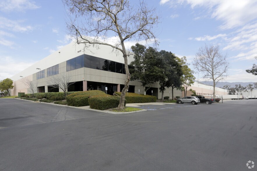 16033-16035 Arrow Hwy, Irwindale, CA for lease - Building Photo - Image 1 of 9