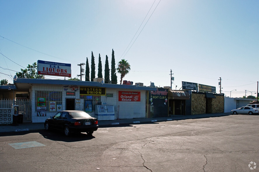 1604-1650 N Cedar Ave, Fresno, CA for lease - Building Photo - Image 2 of 3