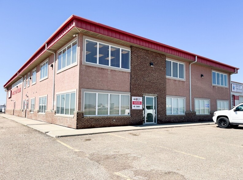2450 S Highway Dr SE, Redcliff, AB for lease - Primary Photo - Image 1 of 1