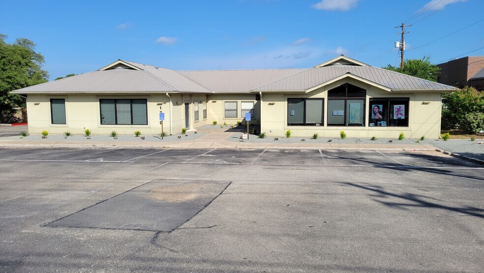 1700 Ranch Road 620 S, Lakeway, TX for sale - Building Photo - Image 1 of 1