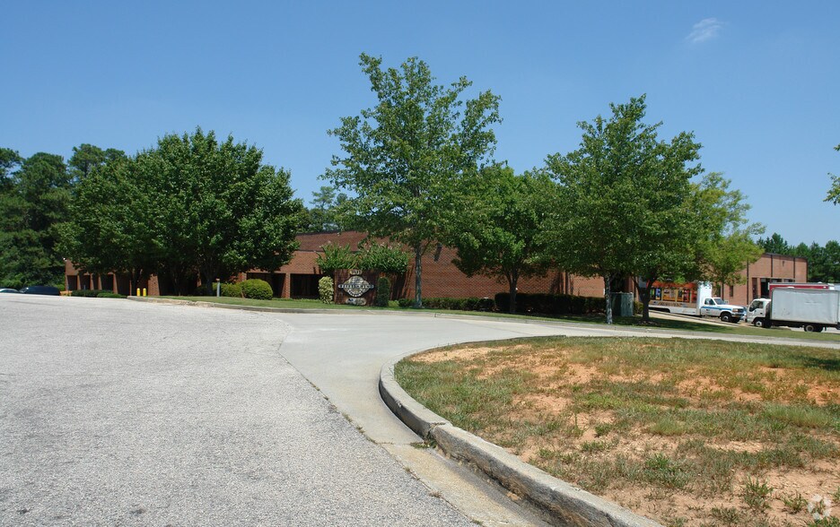 2527 Commerce Pl, Tucker, GA for lease - Building Photo - Image 3 of 5