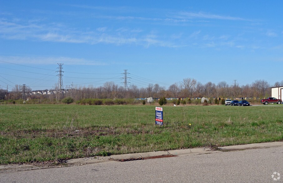 Emerald Way, Middletown, OH for sale - Primary Photo - Image 1 of 1