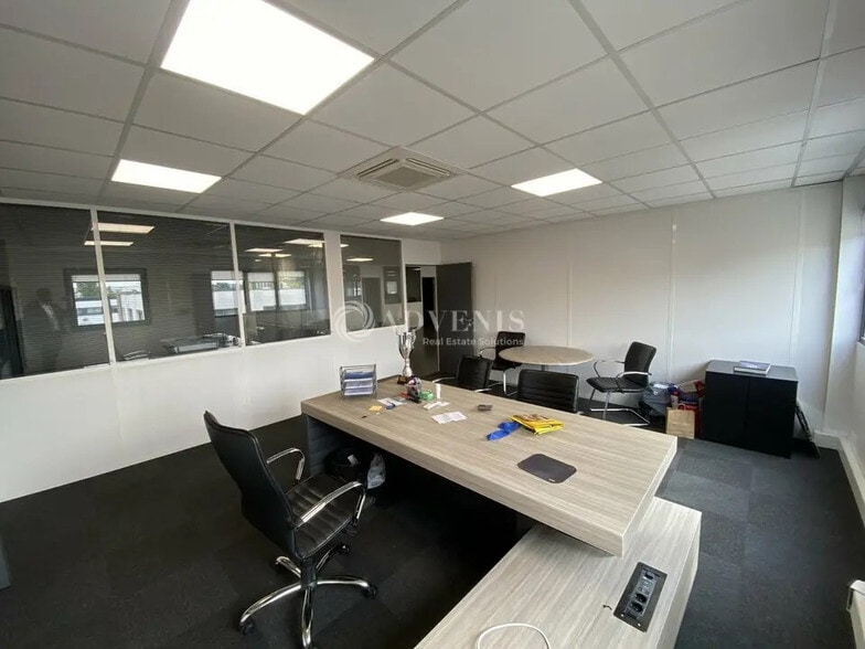 Office in Neuilly-Plaisance for sale - Interior Photo - Image 1 of 11