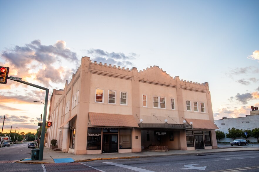 1302 Noble St, Anniston, AL for lease - Building Photo - Image 1 of 13