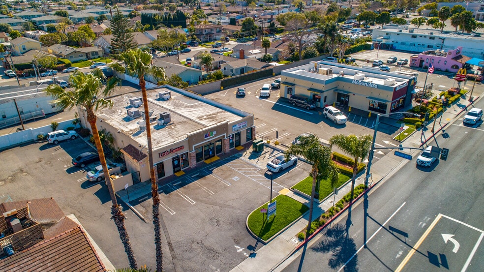 621 W 19th St, Costa Mesa, CA for lease - Building Photo - Image 3 of 9