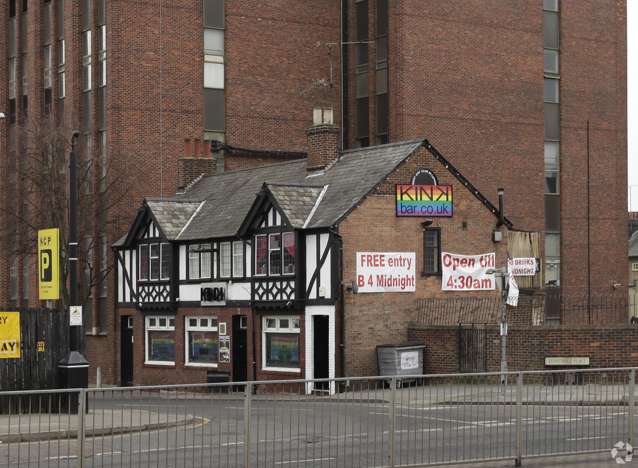 Dunstable Pl, Luton for sale Primary Photo- Image 1 of 1