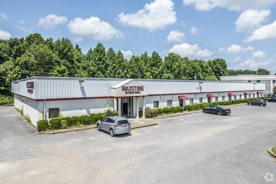 7401 Adrianne Pl, Bartlett, TN for lease - Building Photo - Image 1 of 8