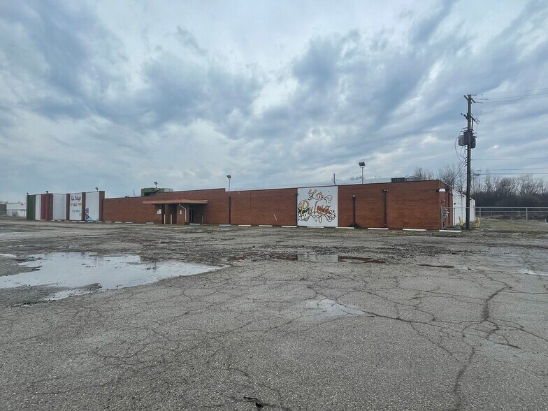 4359 Clio Rd, Flint, MI 48458