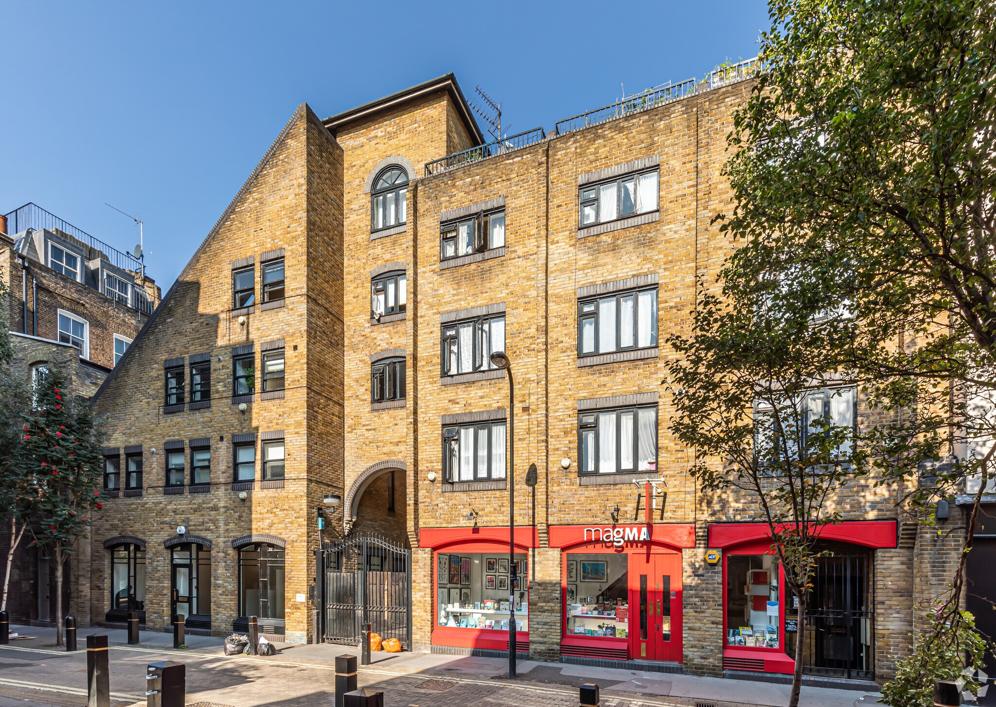 27-29 Shorts Gdns, London for sale Primary Photo- Image 1 of 1