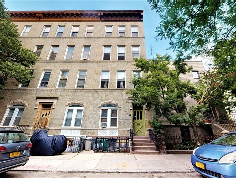 38 Newell St, Brooklyn, NY 11222