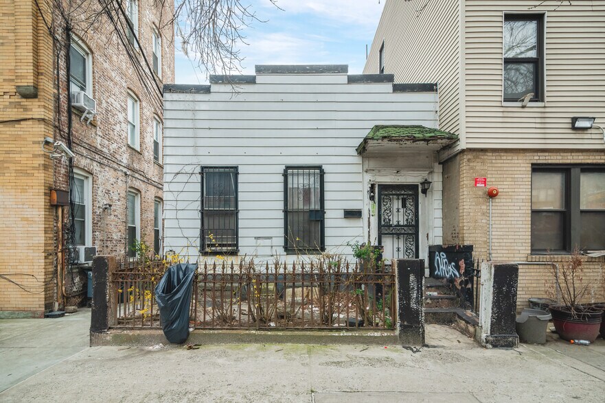 3010 38th Ave, Long Island City, NY for sale - Building Photo - Image 1 of 11