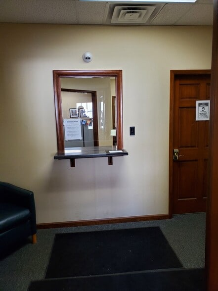 6327 Molloy Rd, East Syracuse, NY for lease - Building Photo - Image 2 of 18