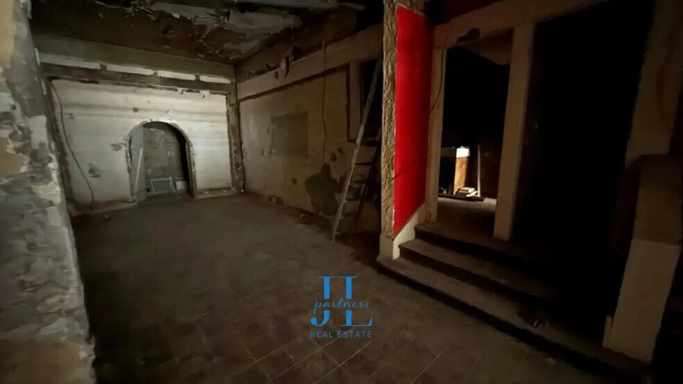 Retail in Bordeaux for lease - Interior Photo - Image 2 of 5