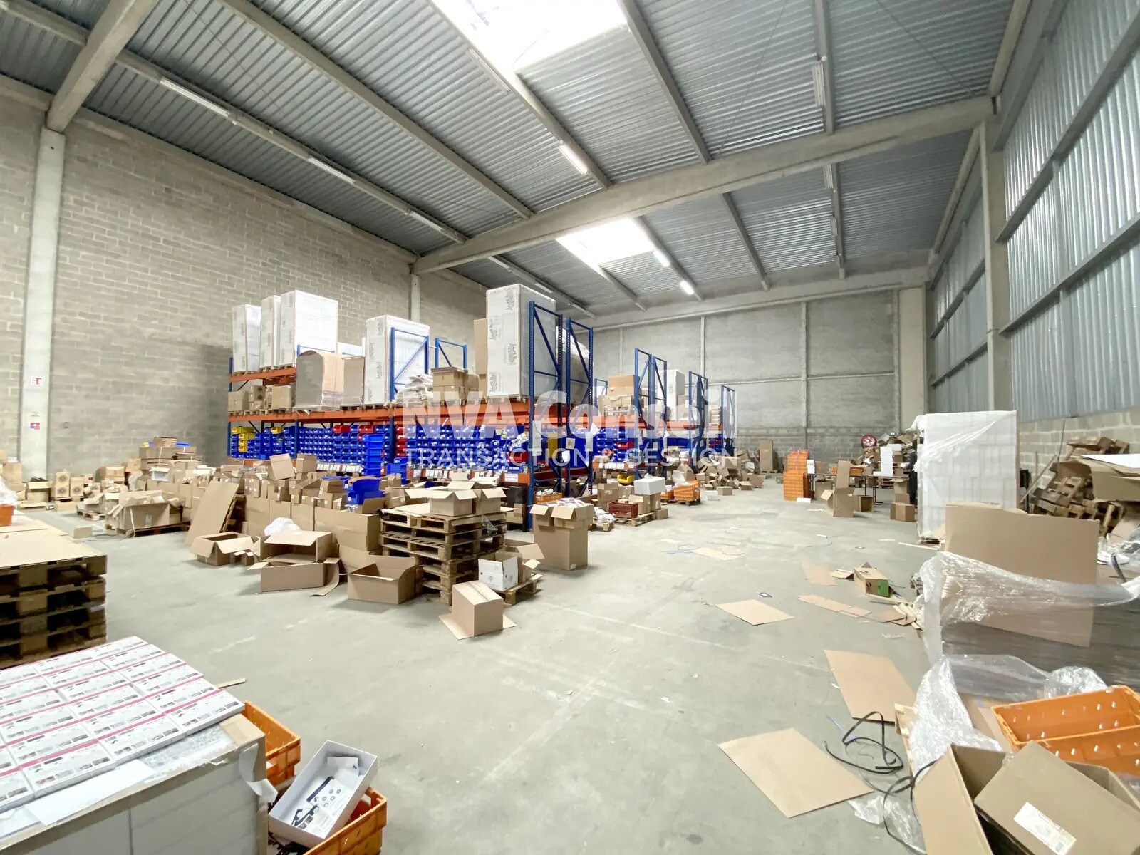 Industrial in SAINT-OUEN-L'AUMONE for lease Interior Photo- Image 1 of 10