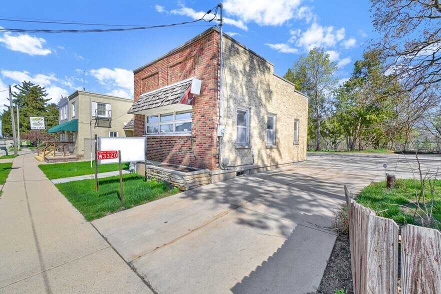 W3320 US Highway 18, Helenville, WI 53137