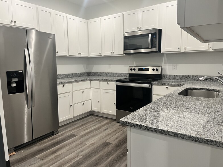 1179 7th St E, Saint Paul, MN for sale - Interior Photo - Image 2 of 26