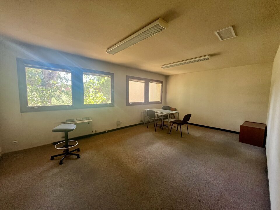 Office in Arles for sale Interior Photo- Image 1 of 10