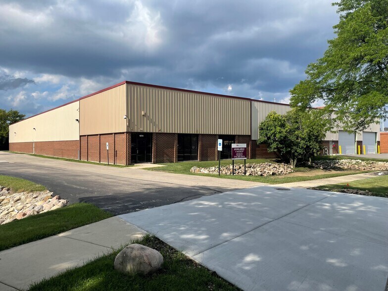 1870 Elmdale Ave, Glenview, IL for sale - Building Photo - Image 1 of 1