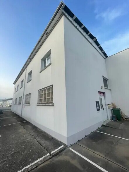 109 Avenue Louis Gallouedec, Fleury-les-Aubrais for lease - Building Photo - Image 1 of 7